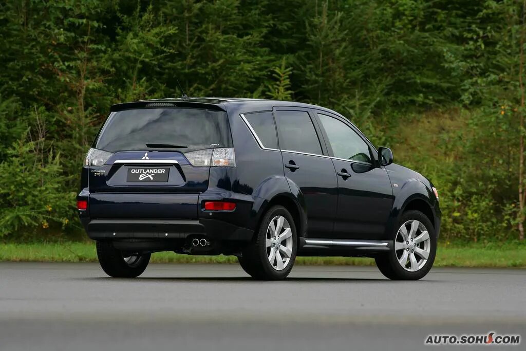 Mitsubishi outlander xl передние. Mitsubishi Outlander XL 2010. Митсубиси Аутлендер ХЛ 2010. Mitsubishi Outlander 2. Mitsubishi Outlander 2.0 2010.