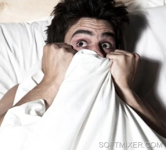 тревога фотографии. страх молодой. страх молодой. под одеялом. стеснительный человек.