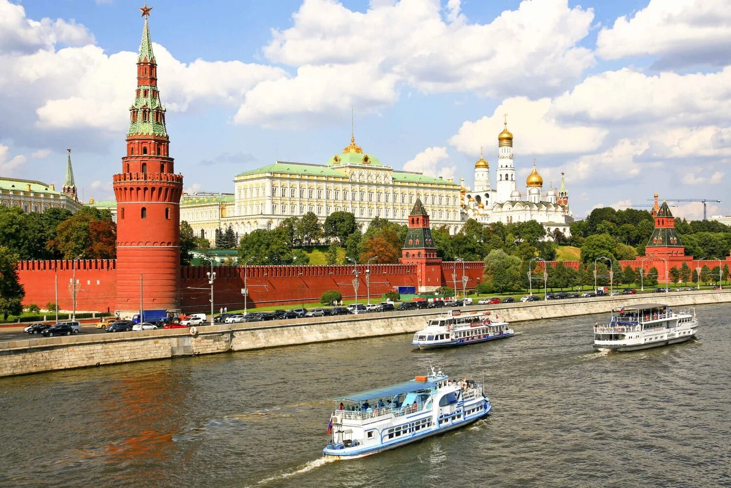 Известные реки Москвы 2 самые известные. Башни на Москве реке. Туристические места в Москве. Москва река достопримечательности. Реки москвы 2 класс