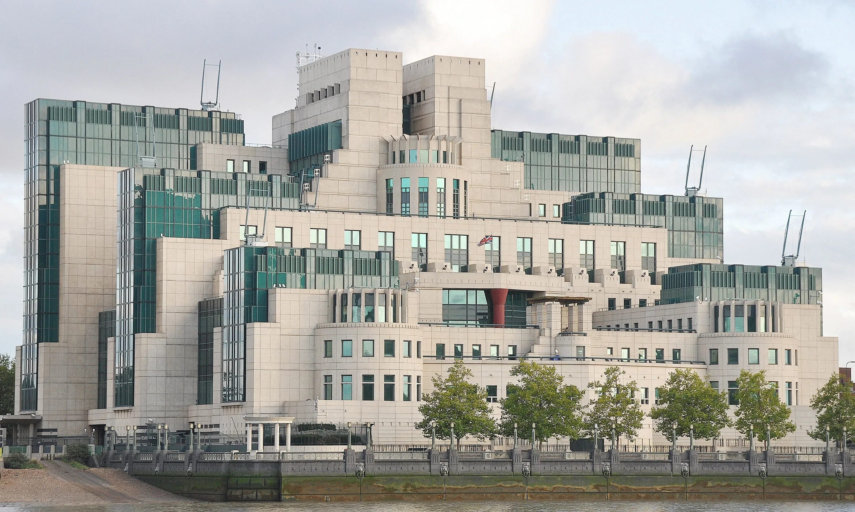 Здание ми 6. Здание mi6 в Лондоне. Штаб квартира ми 6 в Лондоне. Ми-6 разведка Великобритании. Ми 6 что это за организация