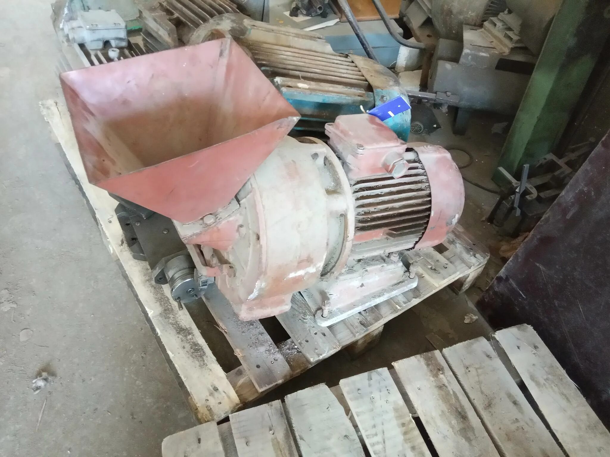 измельчитель со-124а. со 124. мелотерка со-124а для дробления зерна. краскотерка жерновая со-116а. мельница мелотерка.