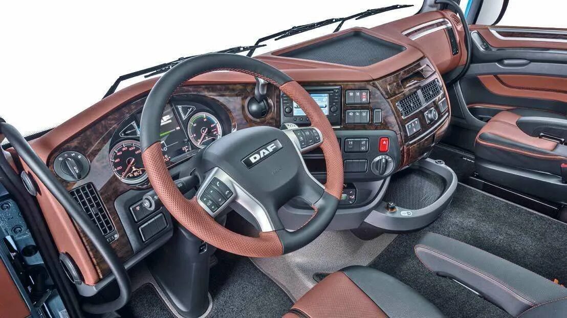Интерьер даф. Daf xf 106 салон. daf xf 106 interior. daf xf 106 euro 6 салон. daf xf 2025 интерьер.