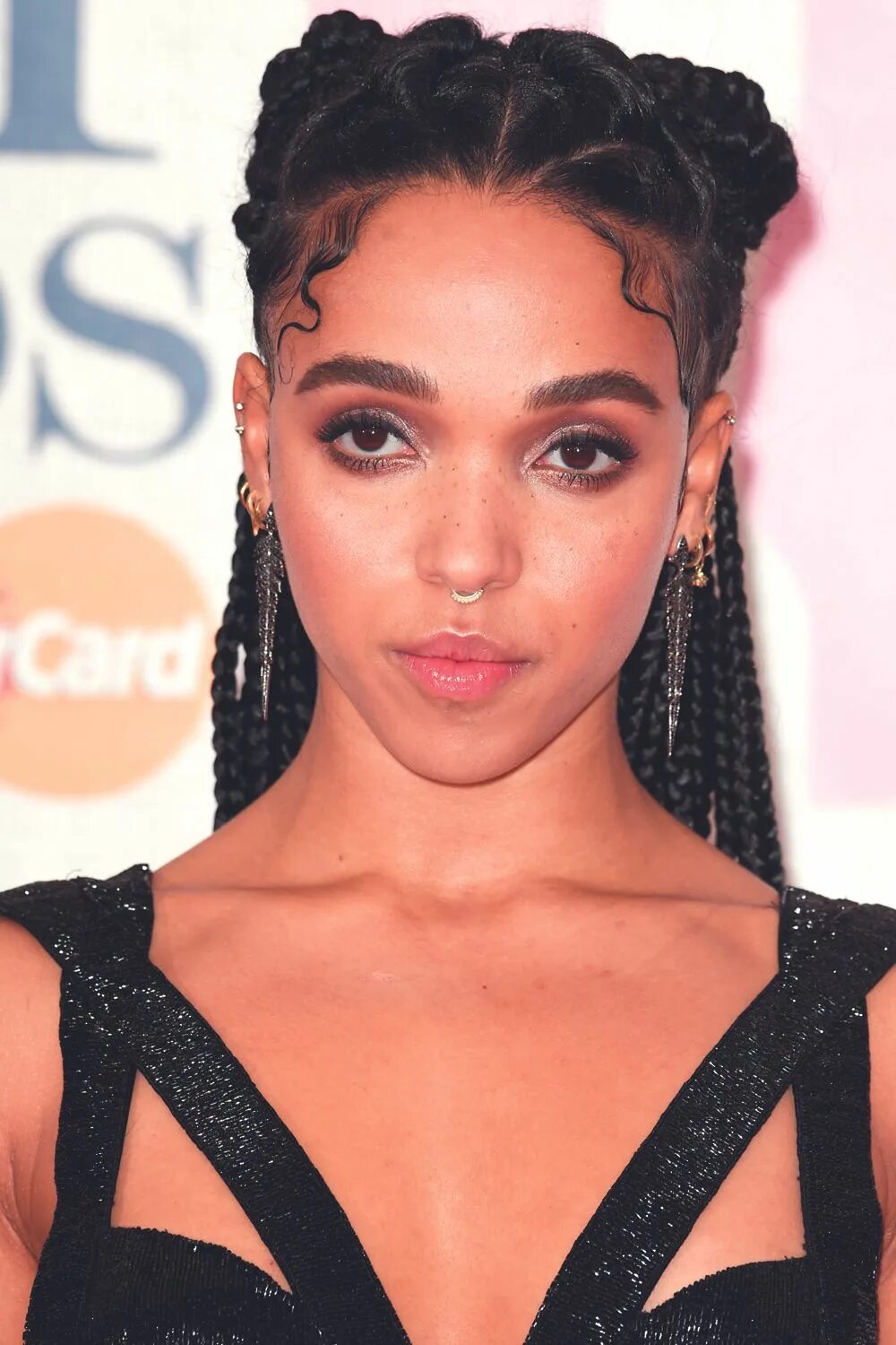 Fka twigs two weeks. Fka twigs. fka twigs fka twigs. фк твигс. fka twigs макияж.