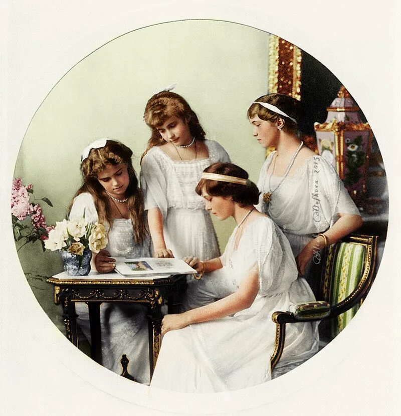 Много княжон. Царская семья николая 2 великие княжны. Великие княжны мария ольга анастасия и татьяна романовы. Великие княжны романовы дочери николая 2. Много княжон.