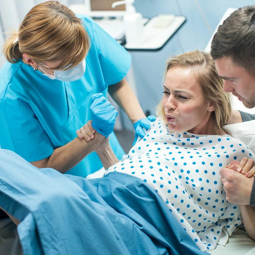 Вещи для беременной в роддом. Собрались рожать. Мысли беременной. Процесс рождения ребенка. Беременная женщина рожает.