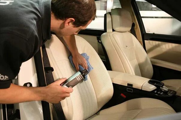 Химчистка авто. 3110 химчистка салона. Химчистка кресла. Химчистка кожаного салона автомобиля. Химчистка салона.