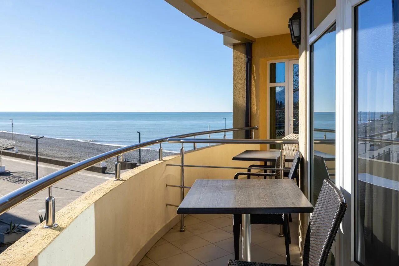 Пляж лазурь адлер отзывы. Лазурь бич отель адлер. lazur beach hotel адлер. сочи бич отель.