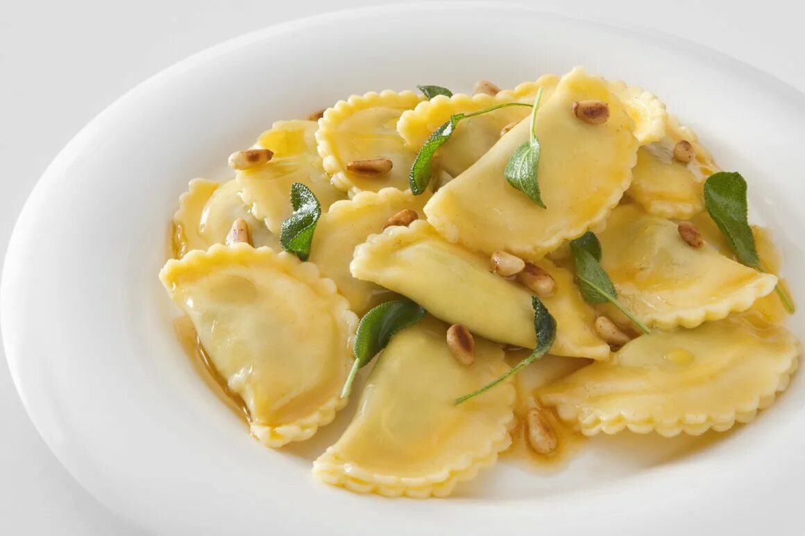 Равиоли Аньолотти. Равиоли паста. Равиоли (Ravioli). Аньолотти паста.