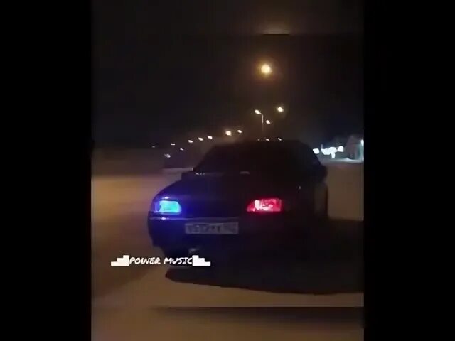Едет катится зарешеченный