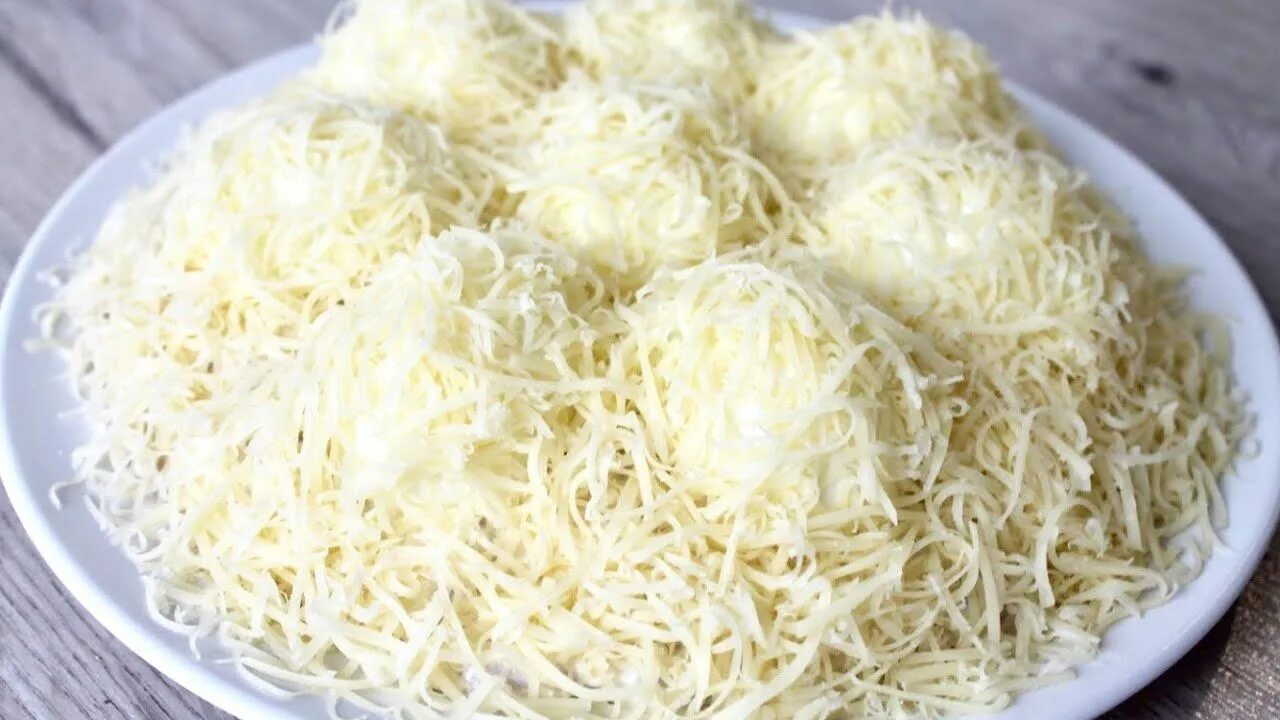 Снежные сугробы с курицей и грибами. Салат сугробы. салат сугроб с курицей. салат снежные сугробы. салат снежные сугробы с говядиной.