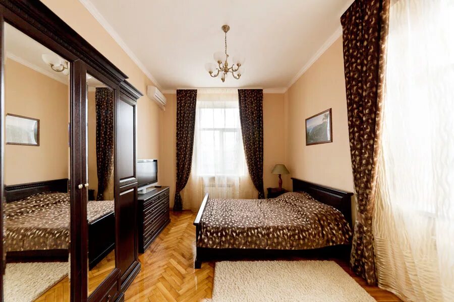 Гостиница в квартире. Armani hotel dubai номера. Гостиная с кроватью. Номер в отеле. Отель квартира.