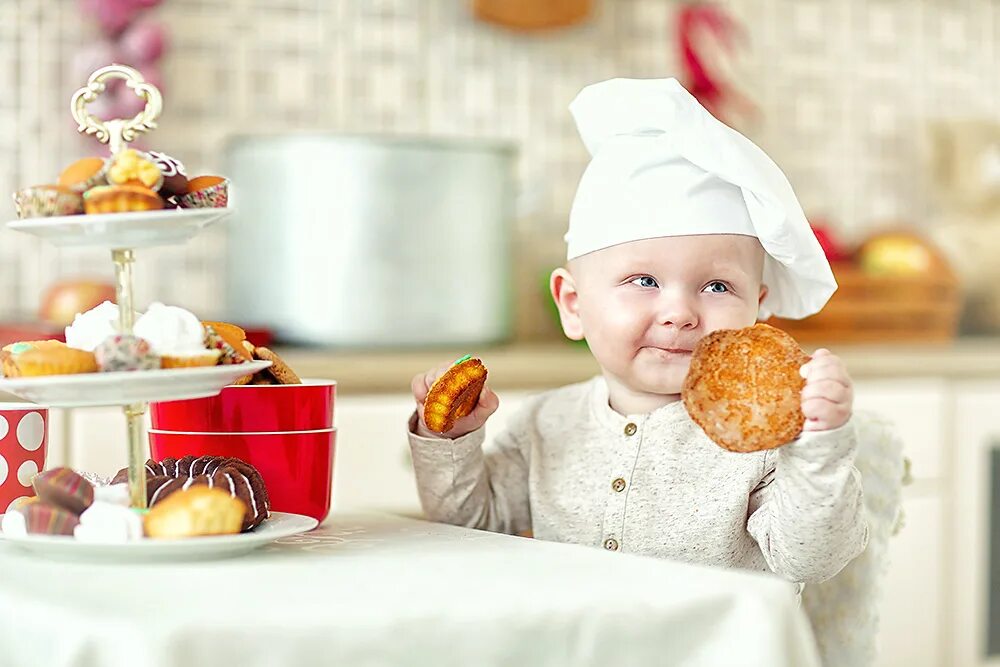 кондитер дети. кондитерские мастер классы для детей. кондитер про детей. юный кондитер фото. кондитер дети.