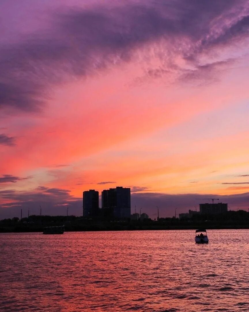 Казань фото красивые закат. Казань нкц закат. Казань закат. Во сколько закат в казани. Казань закат.