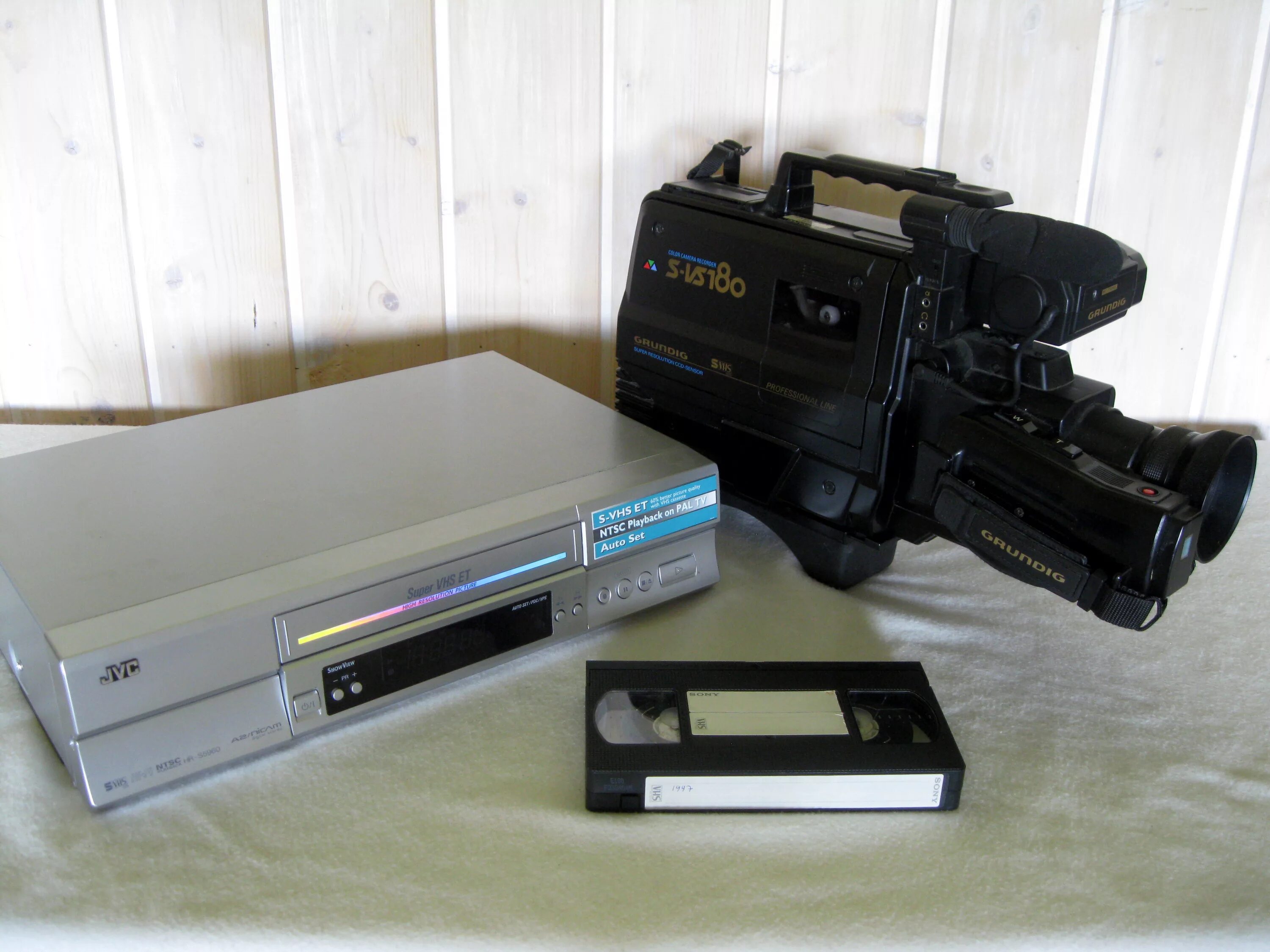 Vhs что это. JVC VHS Cassette. Sony 915 VHS. Sony super VHS камера. Видеокассета s VHS Sony.