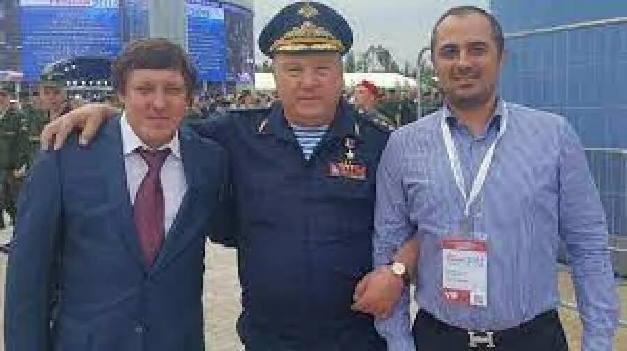 из инстаграма ffkm_official Сегодня День рождения отмечает Президент ФФКМ Антон 