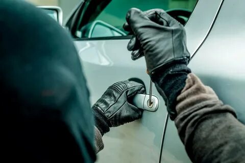 Угон автомобиля группой лиц