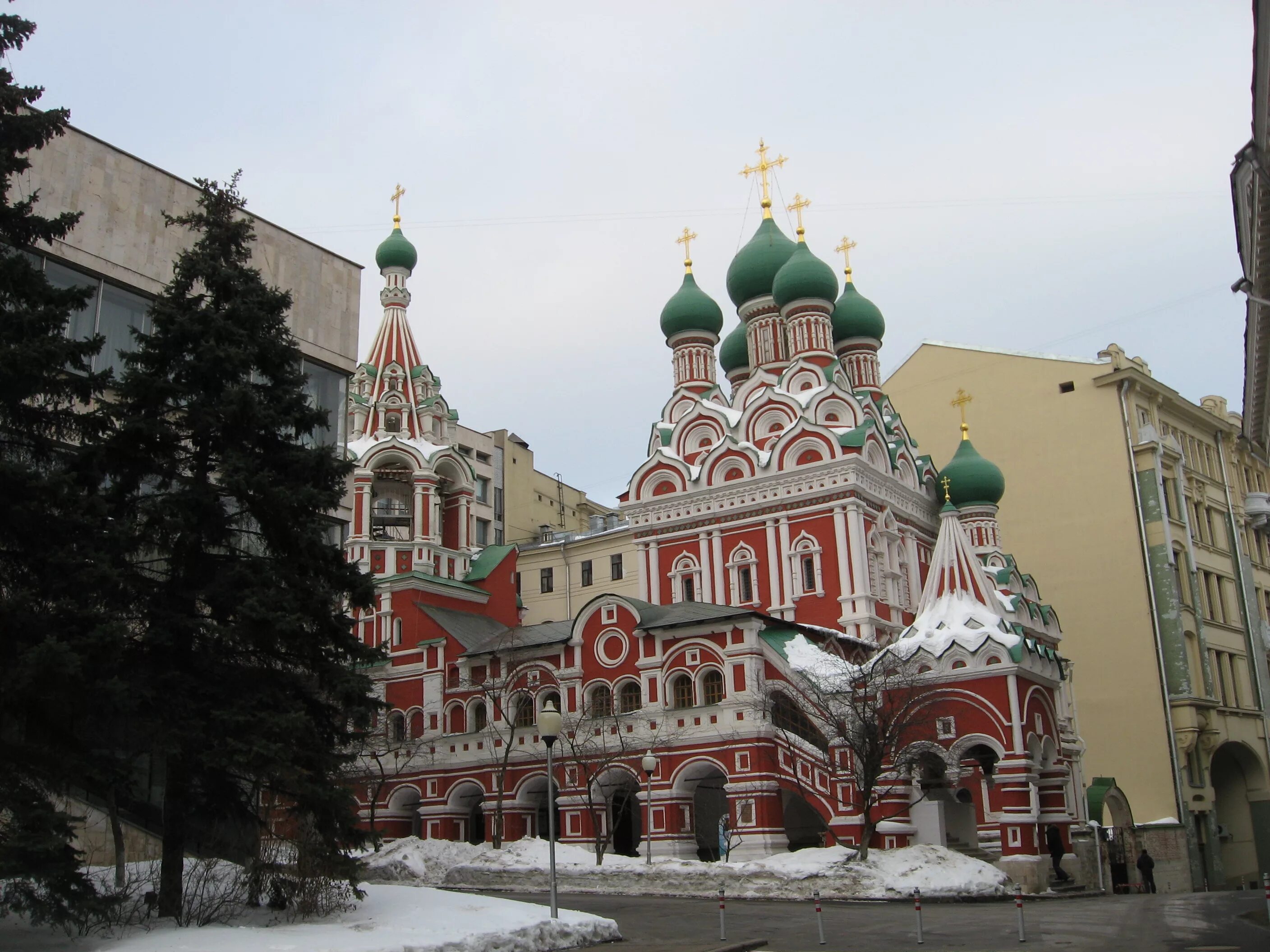 стиль русской архитектуры 17 века. московское узорочье церкви. стиль русской архитектуры 17 века. храм георгия победоносца в ендове. храм живоначальной троицы в никитниках.
