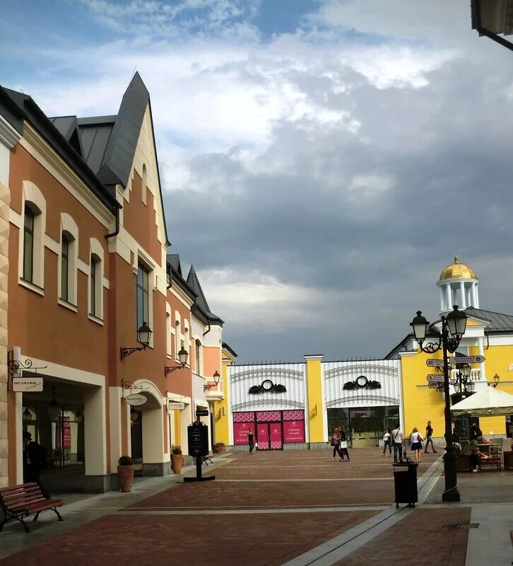 Outlet белая. Аутлет Вилладж. Аутлет белая дача. Outlet Village белая дача. Аутлет мега белая дача магазины.