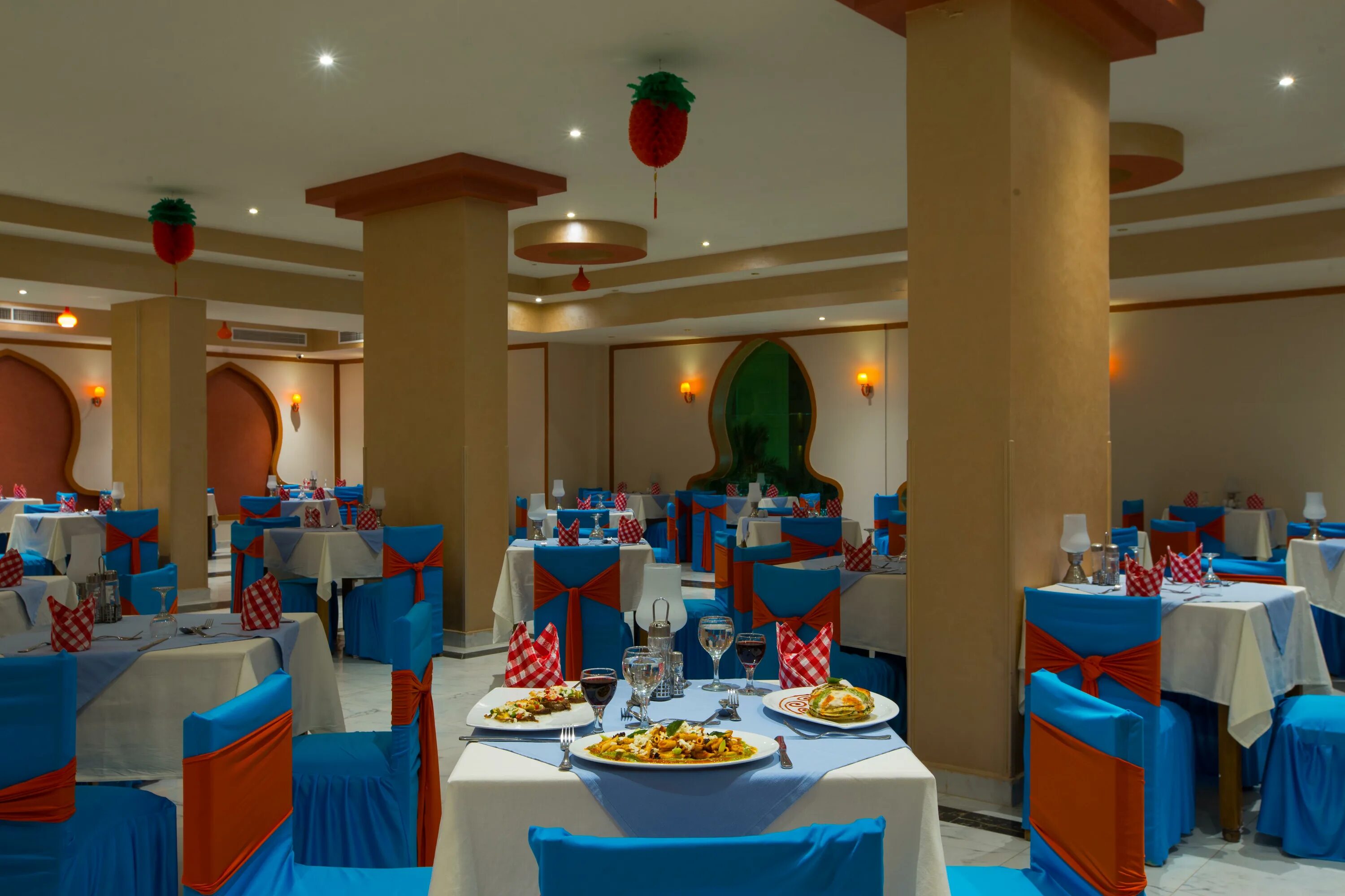 Beach albatros resort hurghada. Корал тревел хургада. Египтяне хургада аниматоры. Корал тревел. Корал тревел хургада.