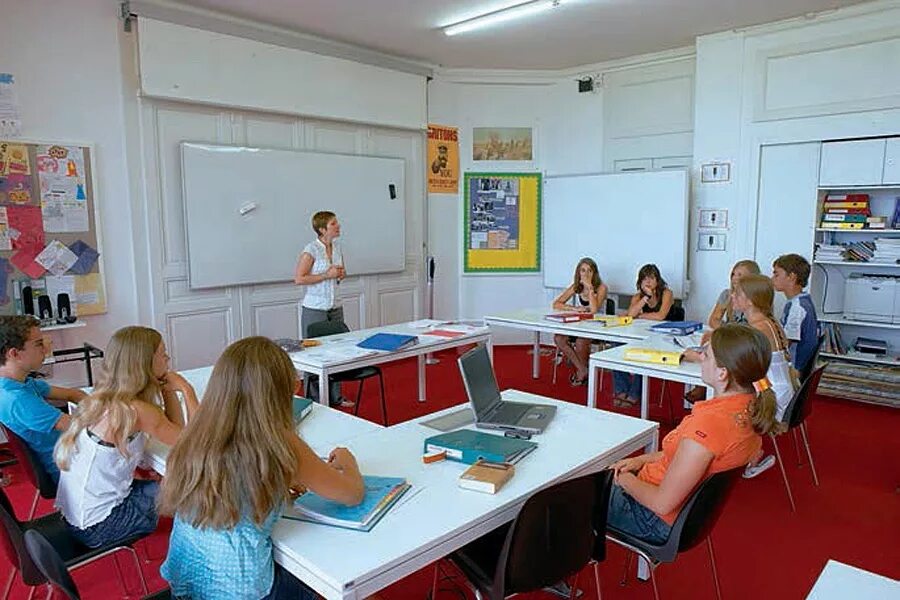 Государственная школа вакансии. Brillantmont International School, Швейцария. Средняя школа в Швейцарии. Государственные школы в Швейцарии. Система образования в Швейцарии.