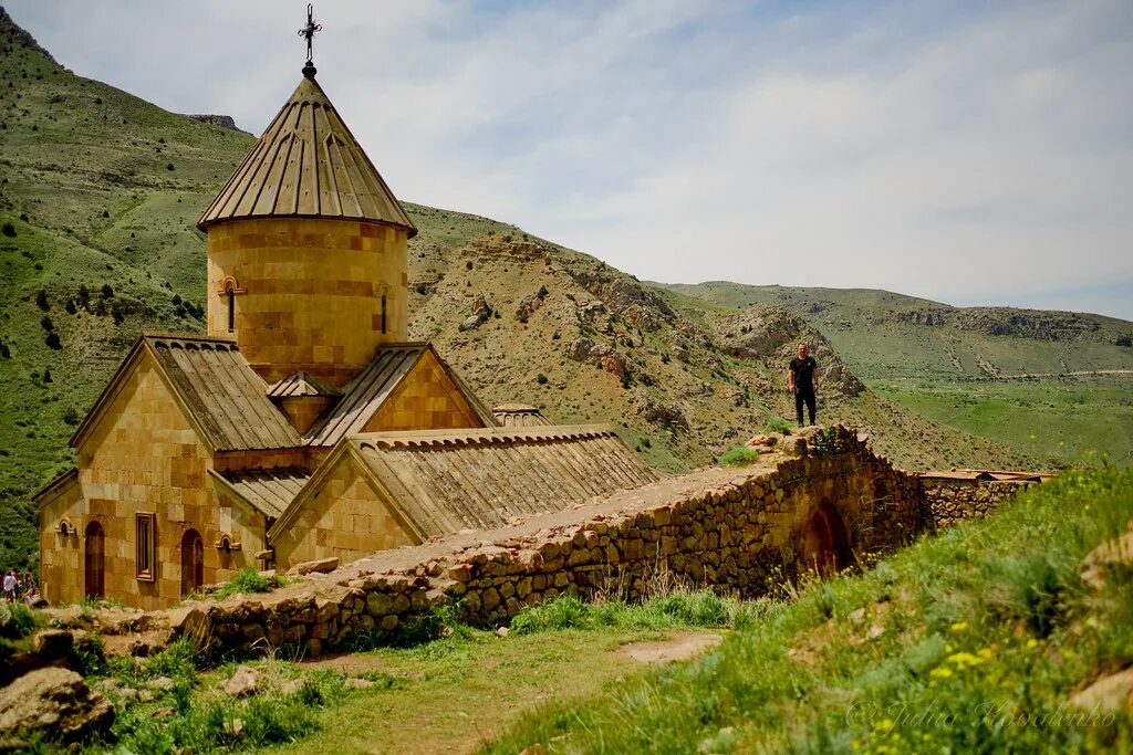 Какой сегодня армения. Армения в мае. Армения май. Армения в мае фото. Отдых в Армении в мае.