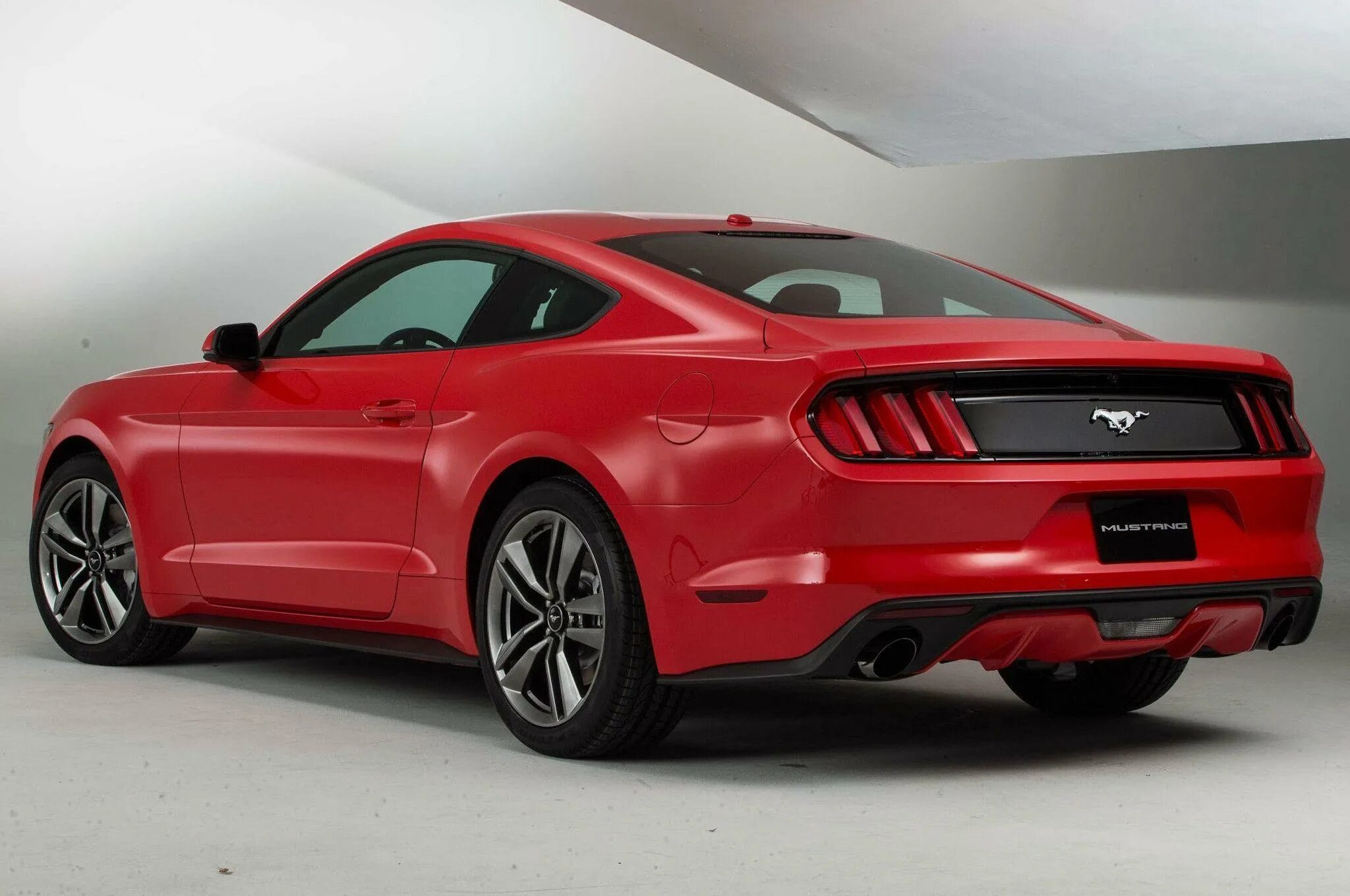 Сколько лет мустангу. Форд Мустанг 2015. Ford Mustang gt 2015. Форд Мустанг ГТ 2015. Новый Форд Мустанг 2015.