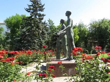Памятники в таганроге