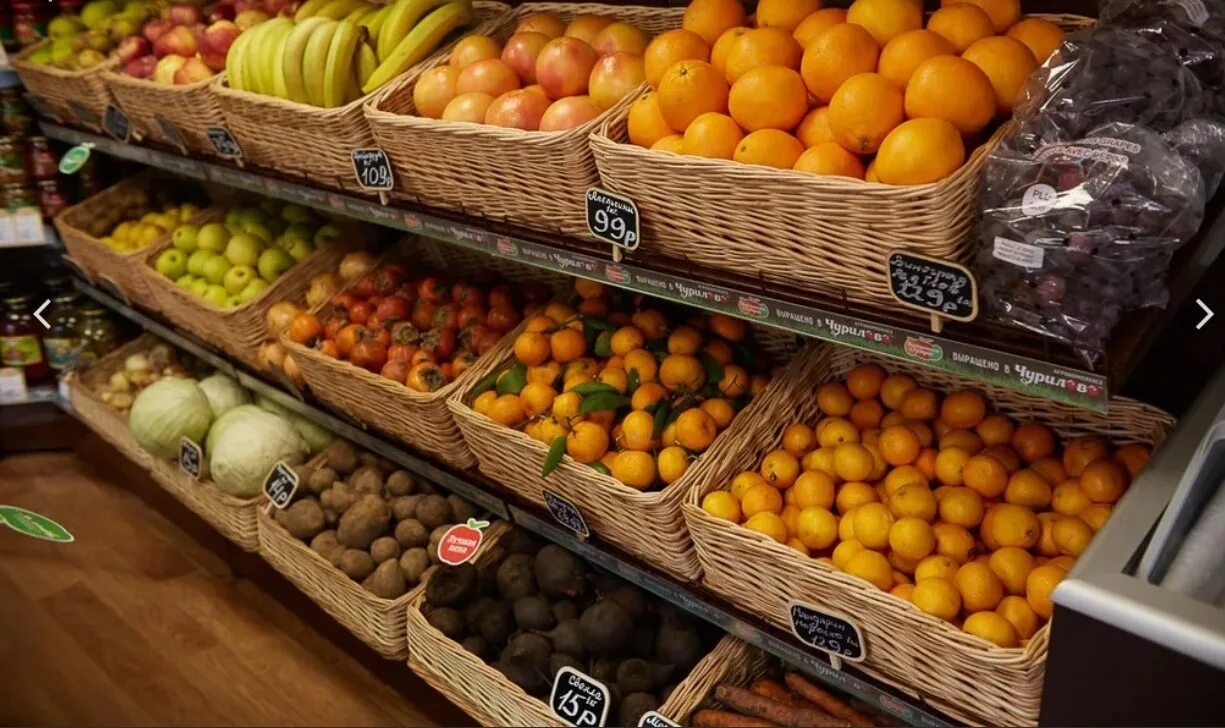 Овощи на прилавке. Овощной прилавок. Фрукты в магазине. Прилавок с фруктами. Цены на овощи 2024