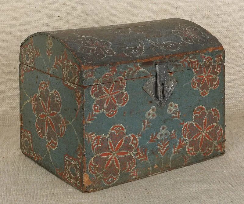 Painting box. Сундуки современные с росписью. Северные сундуки. Сундук 1840. Деревянные сундуки с кожей и росписью.