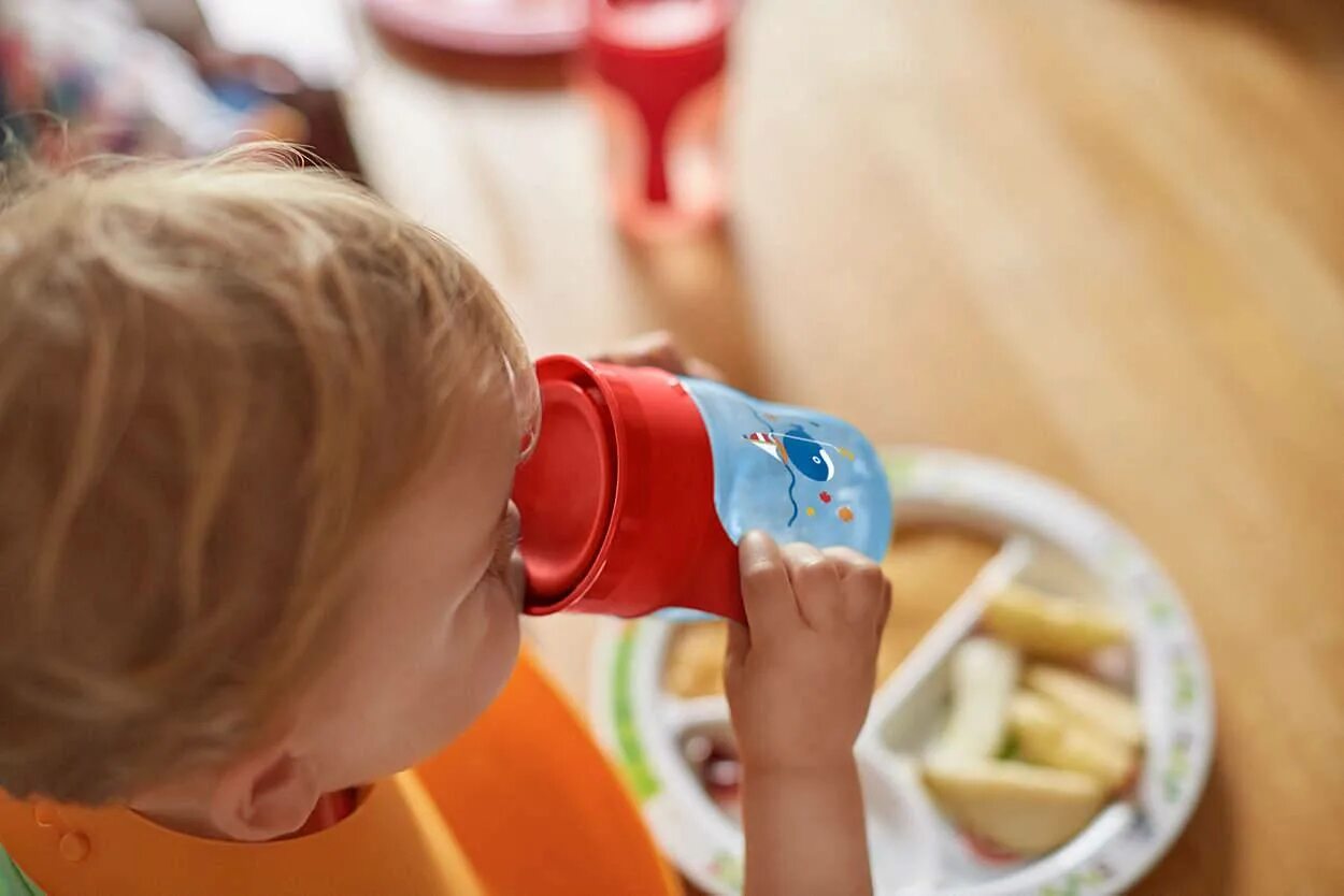 Как научить ребенка пить из кружки. Philips avent scf782/00. чашка philips avent scf782/15. поильник для малыша. питье из кружки для детей.