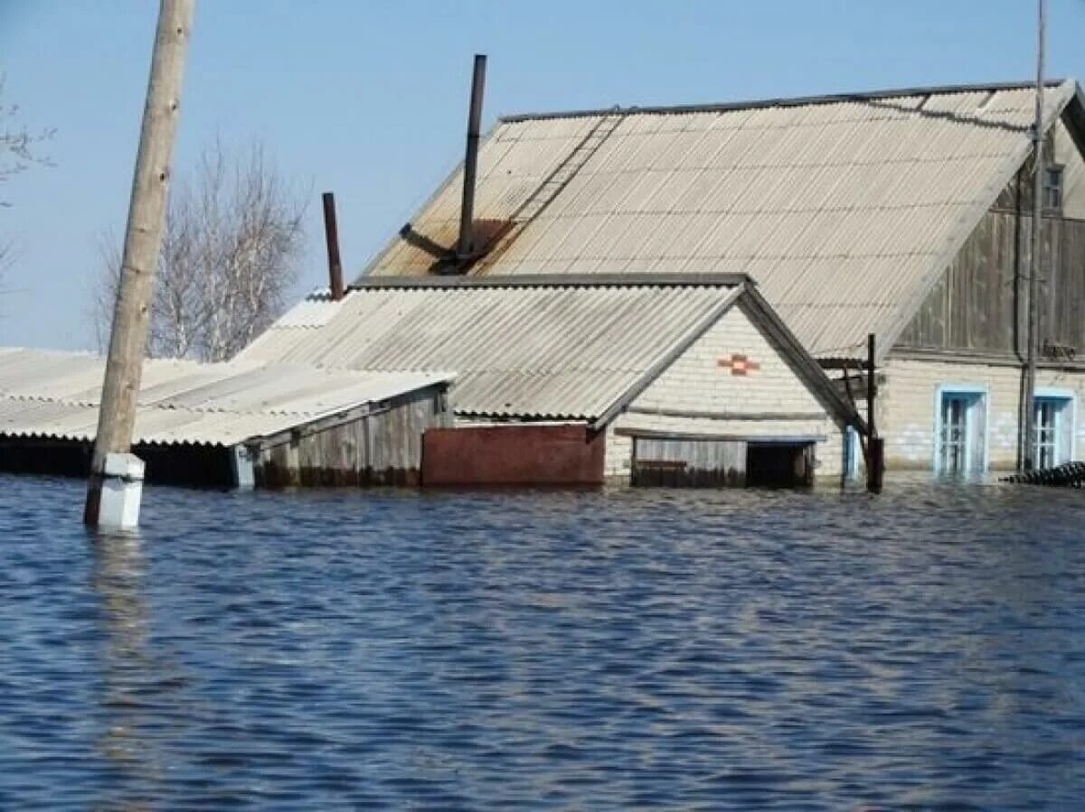 Казахстан потоп сегодня. Наводнение в Казахстане. Паводок. Паводок дома. Начало наводнения.