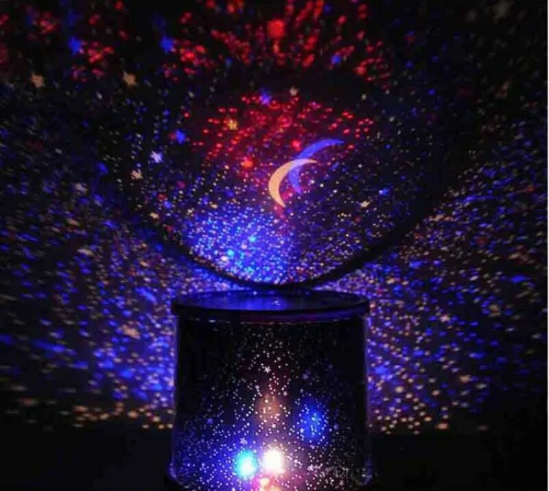 прожектор ночное небо. свет прожектора в небе. прожектор ночное небо. проектор звездного неба на потолок. светильник-проектор "звездное небо" 903321.