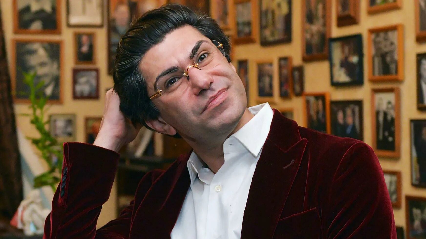 Цискаридзе директор какого театра. Николай максимович цискаридзе. цискаридзе николай максимович ректор. максимилиан боровик и цискаридзе. цискаридзе николай академия ректор.
