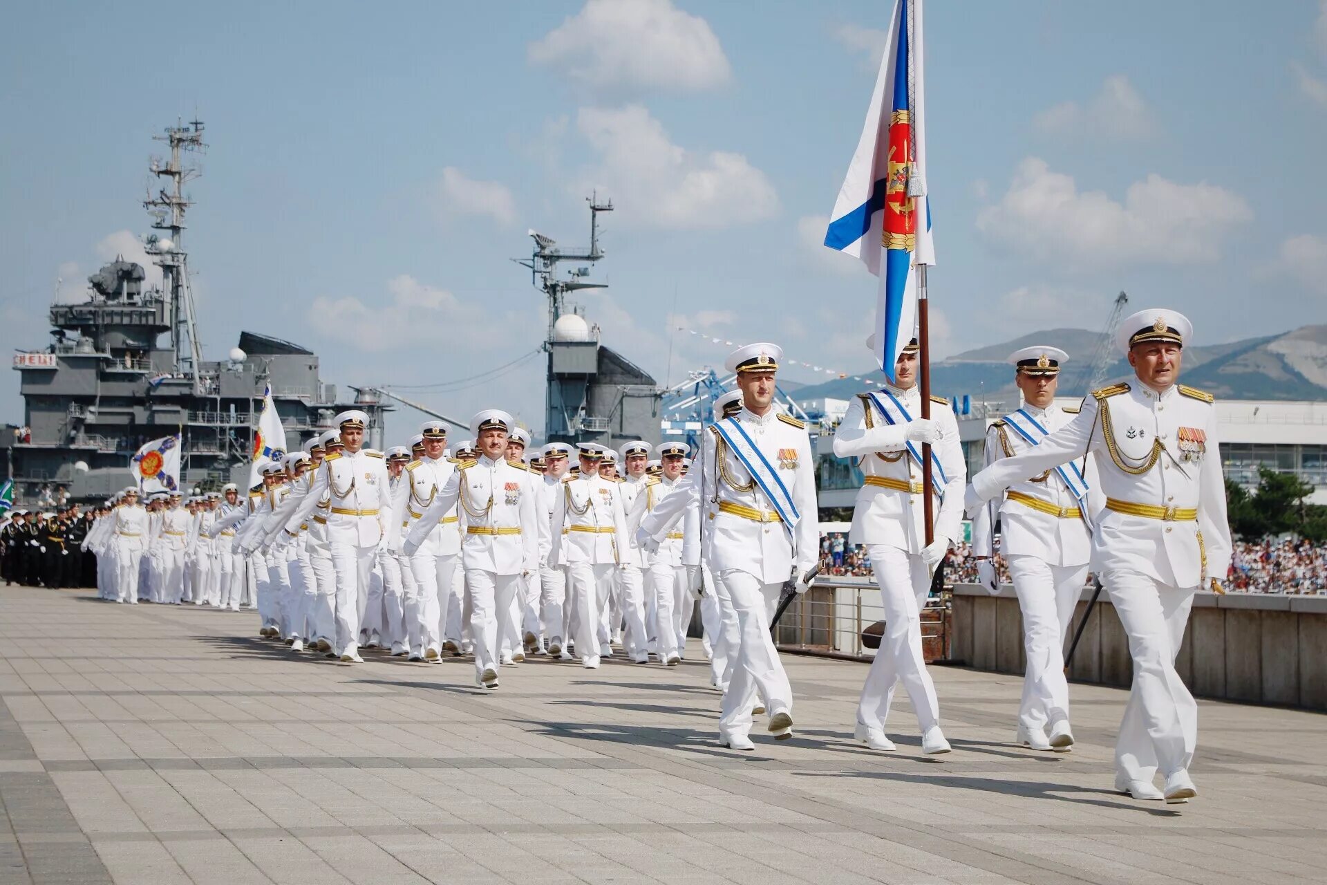 Военно морское министерство начало. Военно морской флот РФ. Военно морской флот ВМФ России. Флота военно морского флота РФ. Морской парад ВМФ России.