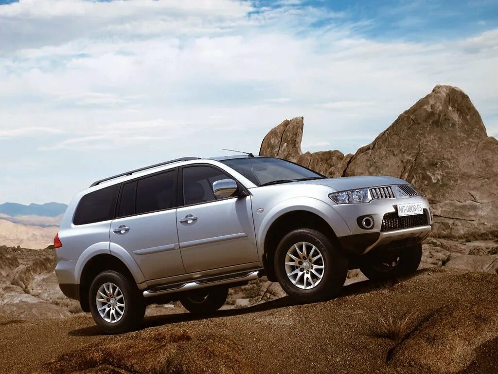 Mitsubishi pajero sport расход. Mitsubishi Pajero Sport. Mitsubishi Pajero Sport внедорожник. Паджеро спорт 2. Внедорожники Митсубиси Паджеро спорт.