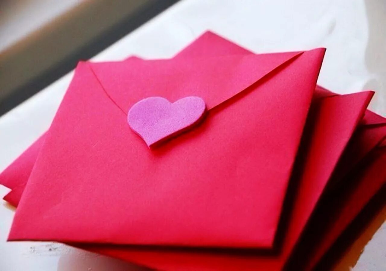 Открытка сердечко оригами. Конверт сердечко. Конверт с сердечком. Оригами сердце конверт. Конверт с сердечком.