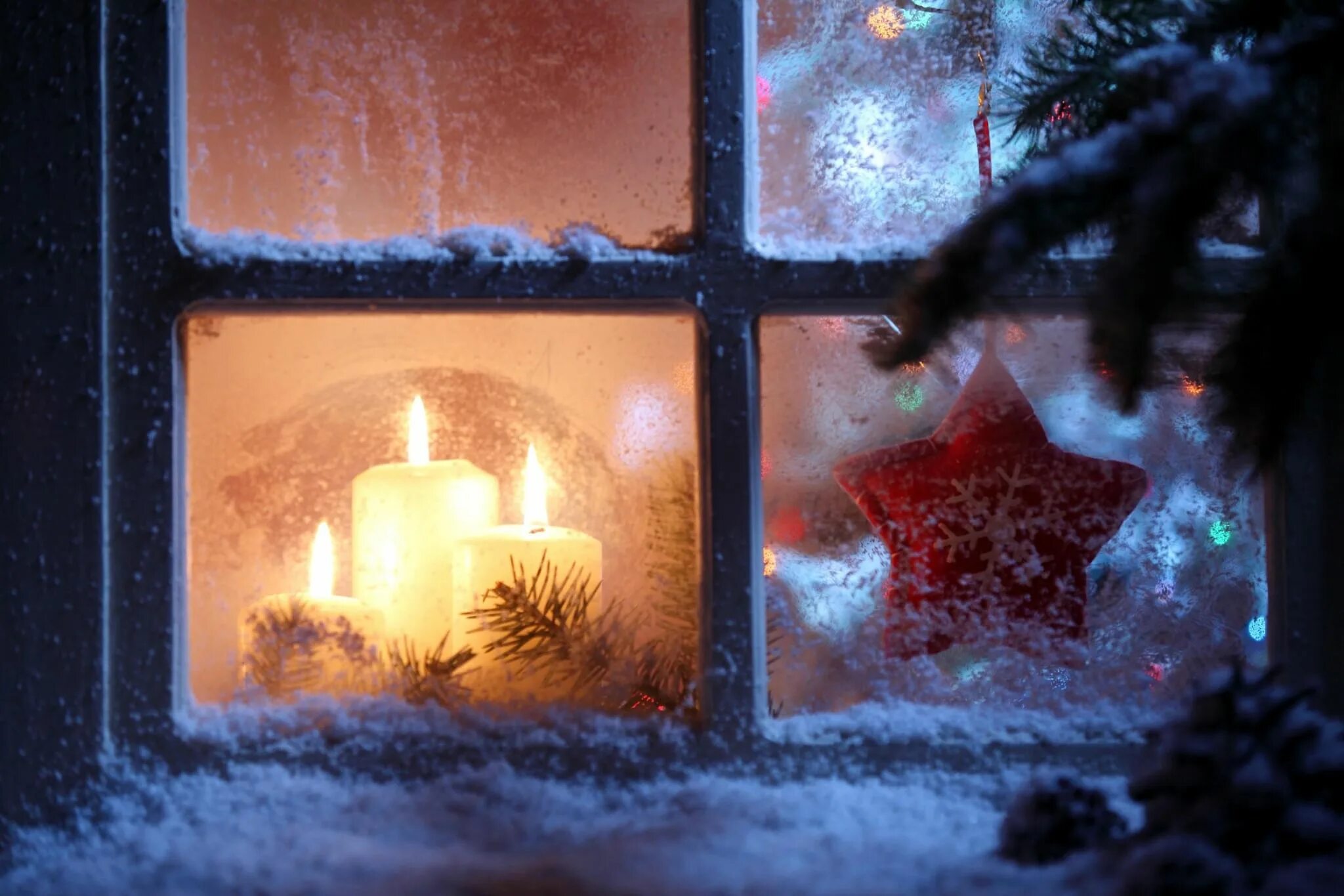Вечер декабрь. Новогоднее чудо. Зимнее окно. Зимнее чудо. Окна на новый год.