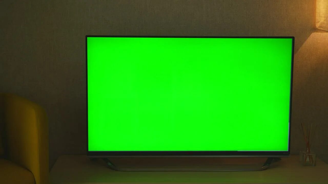 Телевизор загорелся зеленый. Зеленый экран. Телевизор с зеленым экраном. Монитор Green Screen. Телевизор хромакей.