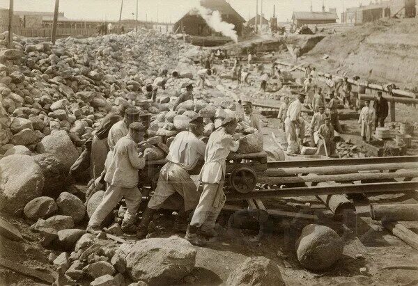 с этого времени началось строительство. строительство раньше. культура 13 15 века. стройка цимлянской гэс. строительства транссибирской магистрали в новониколаевске.