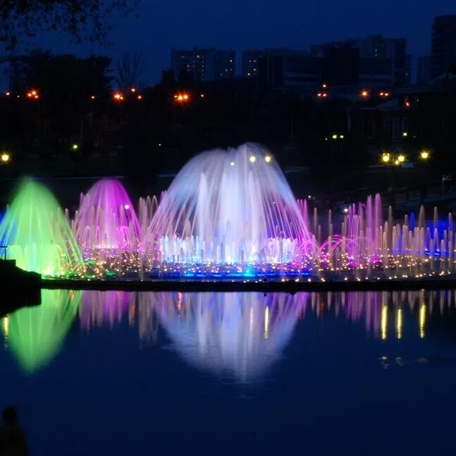 Фонтан в царицыно. Фонтан Царицыно Москва. Царицынский парк фонтан. Поющий фонтан в Царицыно. Парк Царицыно Поющие фонтаны.