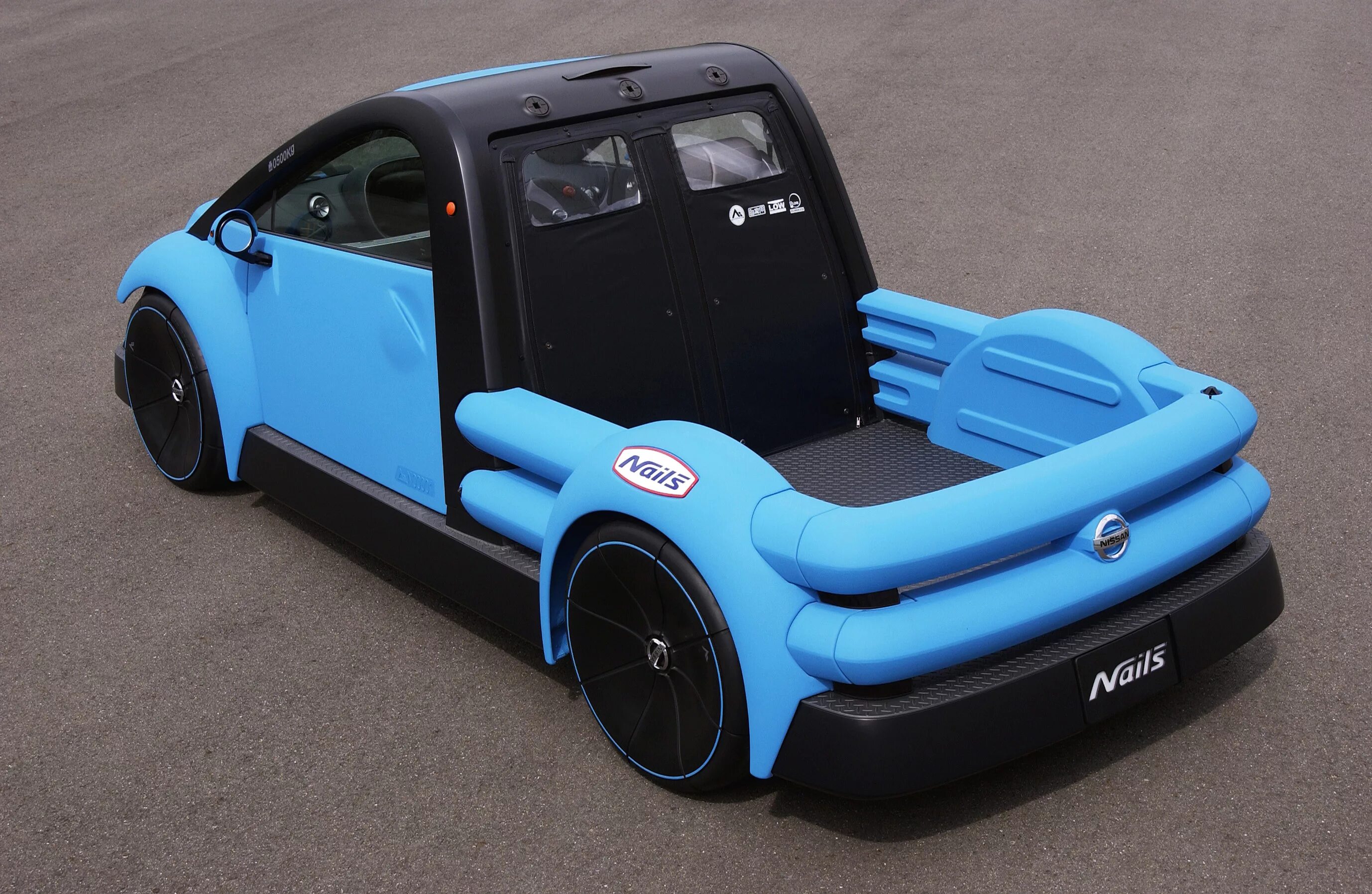 2001 nissan nails. Nissan z concept 2001. Резиновая машина. Надувной автомобиль. Надувные машины в натуральную величину.