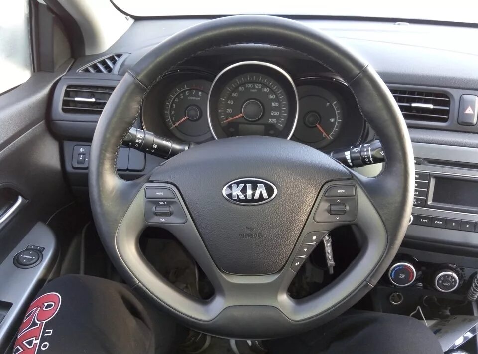 Руль Киа Рио 2013. Kia Rio 2015 руль. Руль Киа Рио 3 Рестайлинг. Кнопки на руль Kia Rio 2011-2015. Подогрев руля рио 3