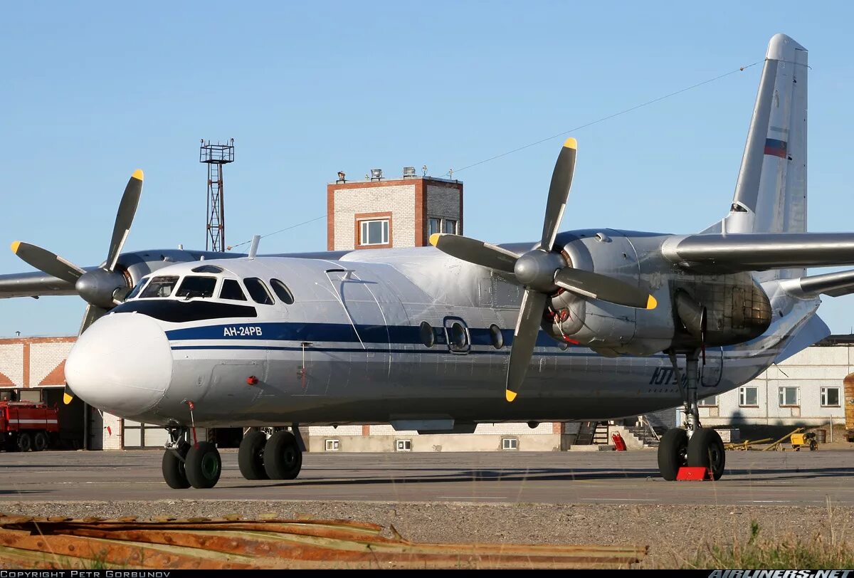 Самолет АН 24. АН-24 пассажирский самолёт. АН 24 ВТА. АН 24 турбовинтовой. А4 24 самолет