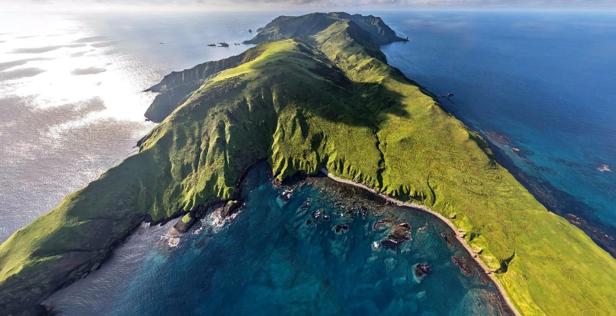 O island. Монерон Южно-Сахалинск остров. Райский остров Монерон. Сахалин самый большой остров России. Остров Монерон Сахалинская область фото.