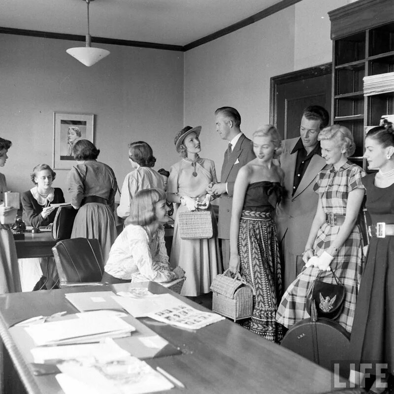 Середина 20 века. Мода 40е 20го века. Мода 40-х годов англия. Мода 1940х америка. Мода 1940 америка.