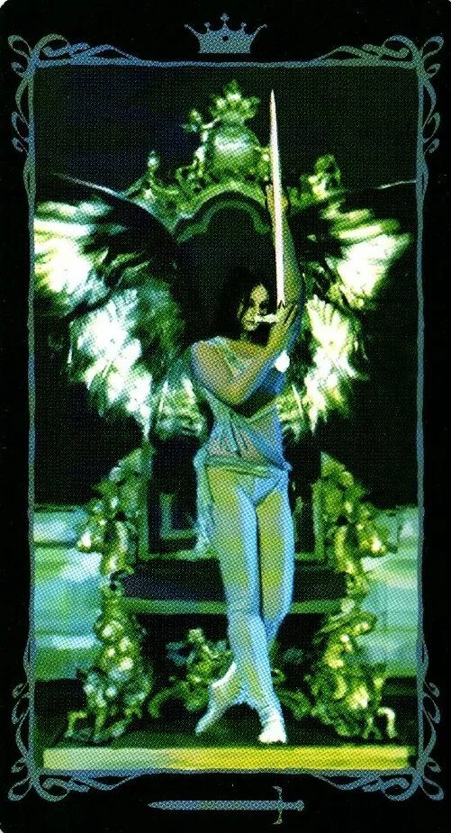 королева мечей золотое универсальное таро. королева мечей. королева мечей перевернутая таро. колоды таро королева мечей. королева мечей почему.