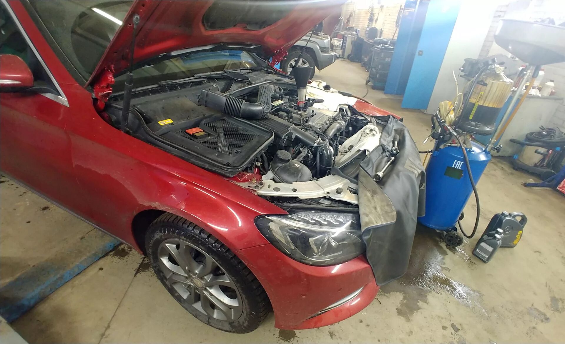 W205 масло в двигатель. Замена фильтров w205. w205 ремонт кузовной. замена масла на w205. mercedes w205 1.6 замена масла видео фото отчет по ремонту.