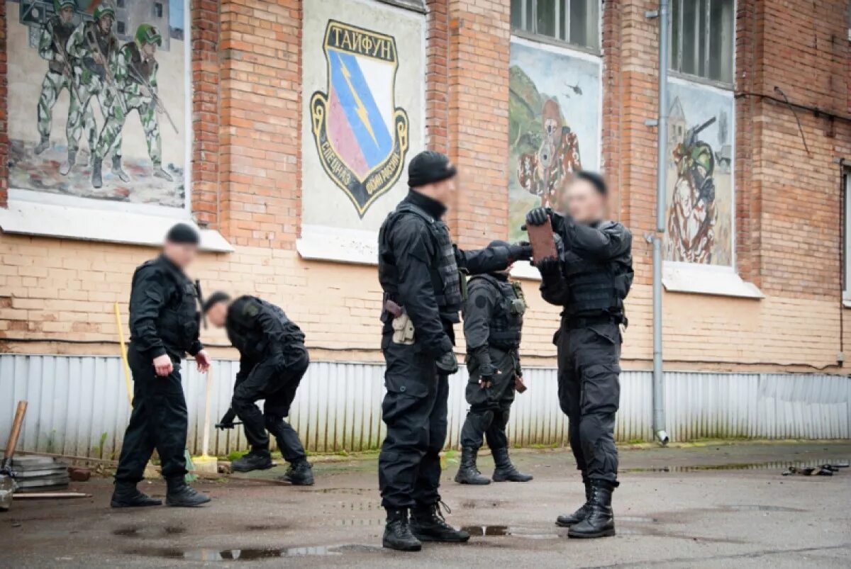 Захват группы детей. Спецназ УФСИН Тайфун. Тайфун ФСИН Санкт-Петербург. Тайфун спецназ ФСИН СПБ. Тайфун спецподразделение ФСИН.