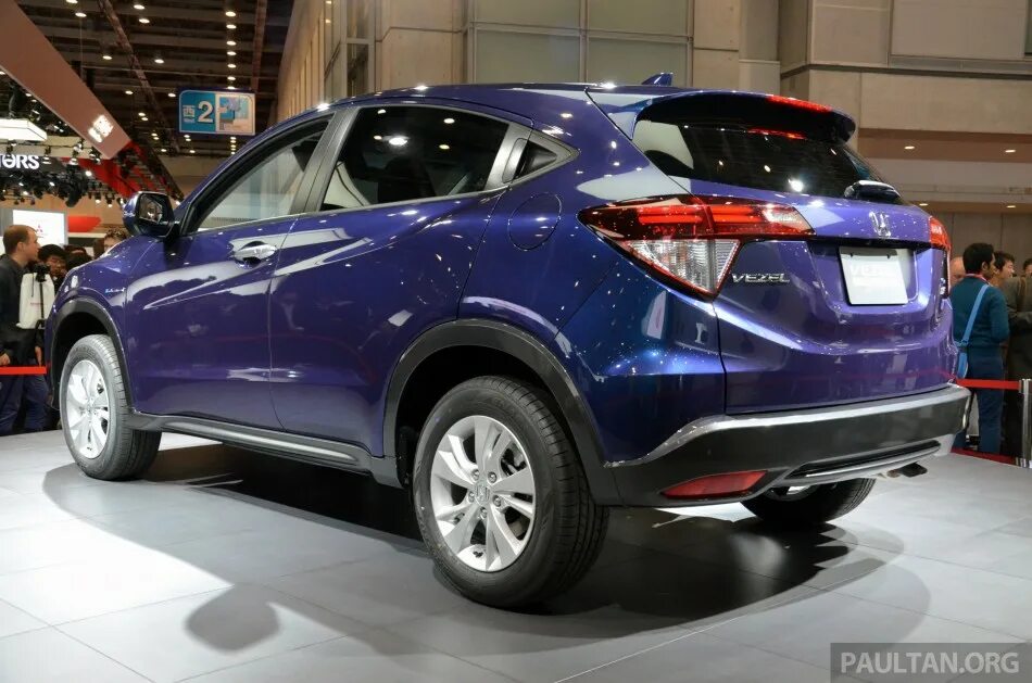 Honda vezel hybrid. Хонда везел 2014 синяя. Спойлер vezel. Honda vezel. Honda vezel i.