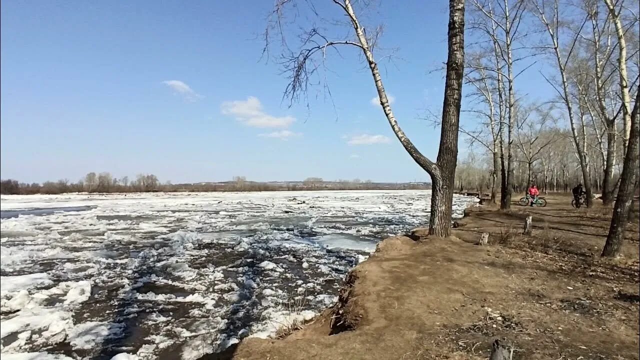 Уровень воды в реке чулым. Ледоход Ачинск. Ледоход на Иртыше 2021. Весенний ледоход на Чулыме. Река Чулым зимой ледоход.